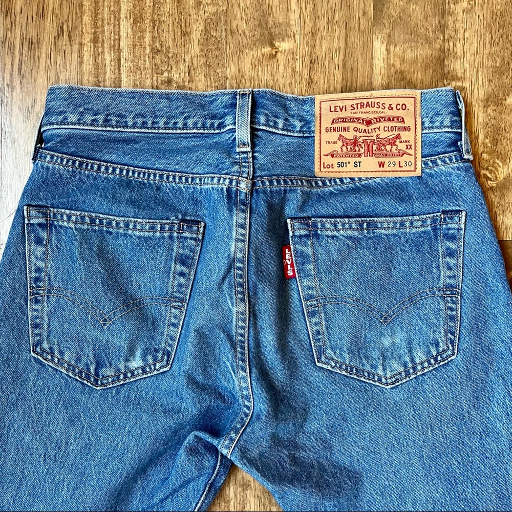 Levi’s 501 Slim Taper in Medium Blue Wash